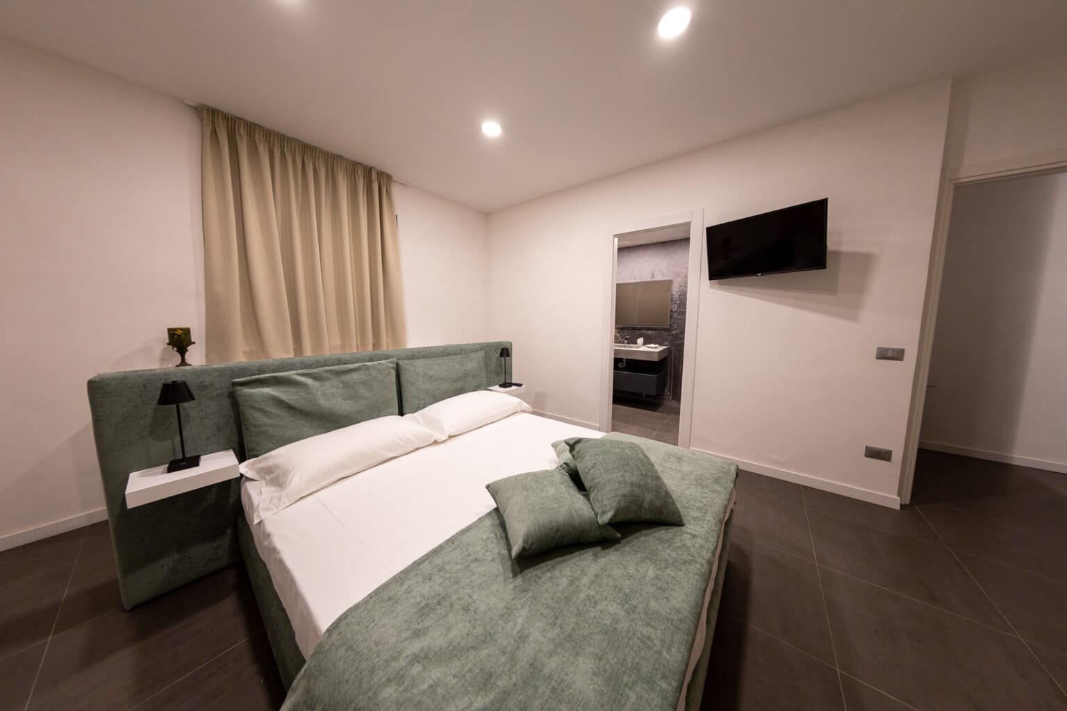 Camera matrimoniale superior, River Hotel 4